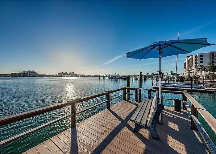 Clearwater Waterview & Heated Pool Apartment *