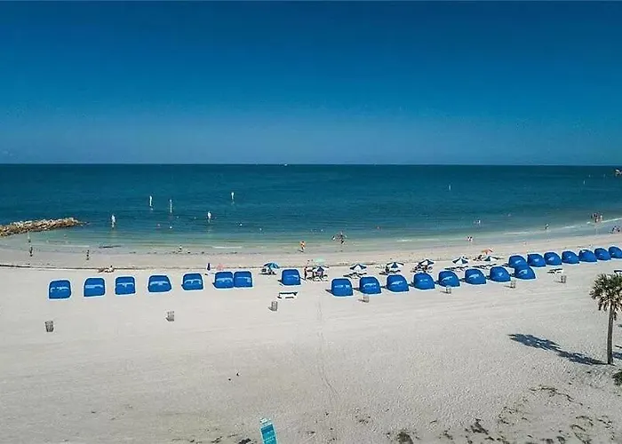 Clearwater Waterview & Heated Pool Apartment *