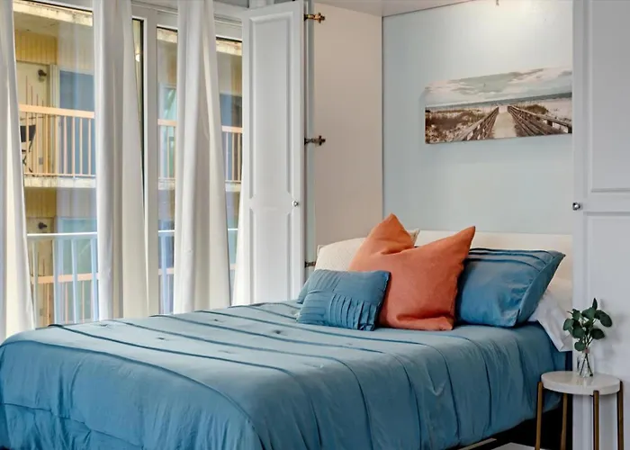 Clearwater Waterview & Heated Pool Apartment
